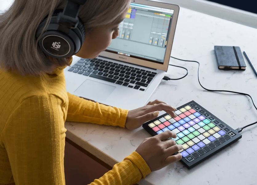 MIDI контролер NOVATION Launchpad Mini MK3 229426 фото